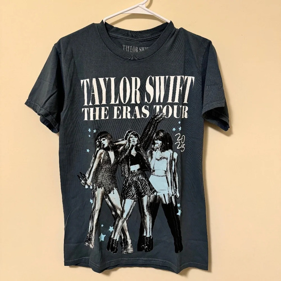 TAYLOR SWIFT | THE ERAS TOUR 1989 ALBUM T-SHIRT - SIZE MEDIUM - 2 AVAILABLE - Picture 4 of 8
